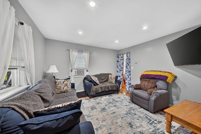 60 Harriett Ave, Burlington, MA 01803