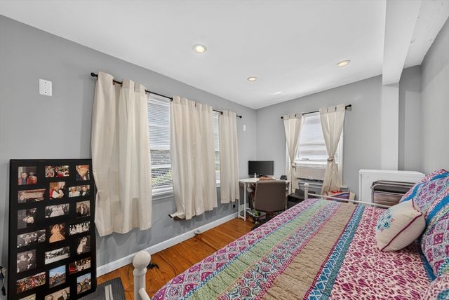 60 Harriett Ave, Burlington, MA 01803