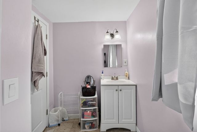 60 Harriett Ave, Burlington, MA 01803