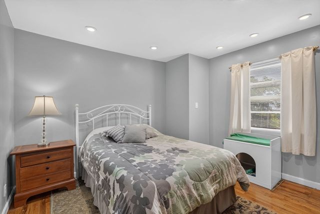 60 Harriett Ave, Burlington, MA 01803