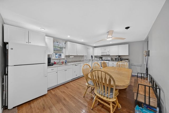 60 Harriett Ave, Burlington, MA 01803