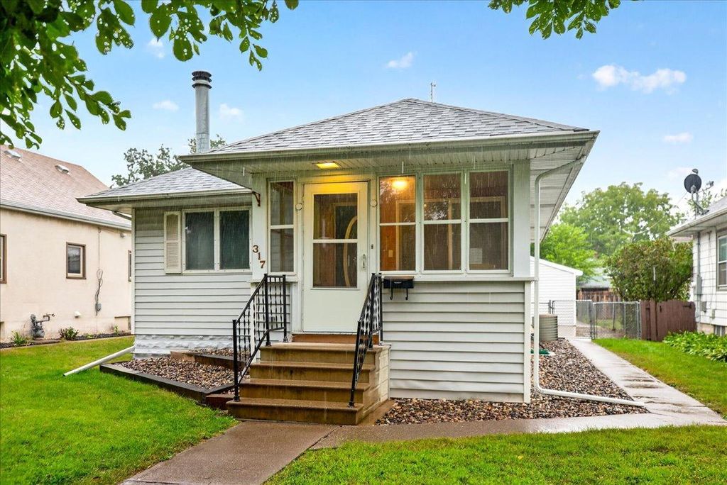 317 6th Avenue S, South Saint Paul, MN 55075 — exterior