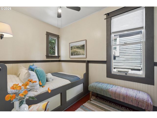 3373 Se 15TH Ave, Portland, OR 97202