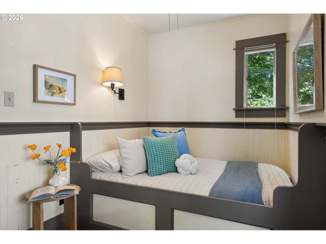 3373 Se 15TH Ave, Portland, OR 97202