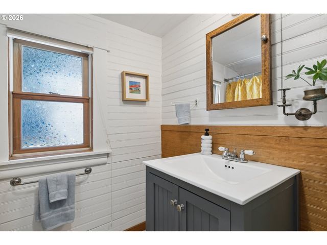 3373 Se 15TH Ave, Portland, OR 97202