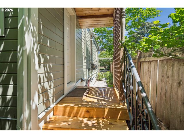 3373 Se 15TH Ave, Portland, OR 97202