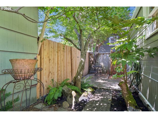 3373 Se 15TH Ave, Portland, OR 97202