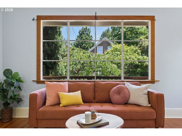 3373 Se 15TH Ave, Portland, OR 97202