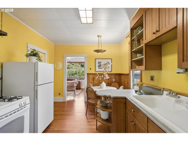 3373 Se 15TH Ave, Portland, OR 97202