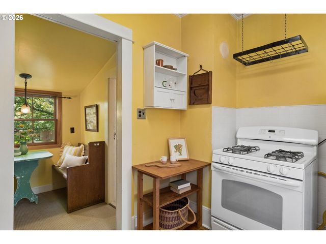 3373 Se 15TH Ave, Portland, OR 97202