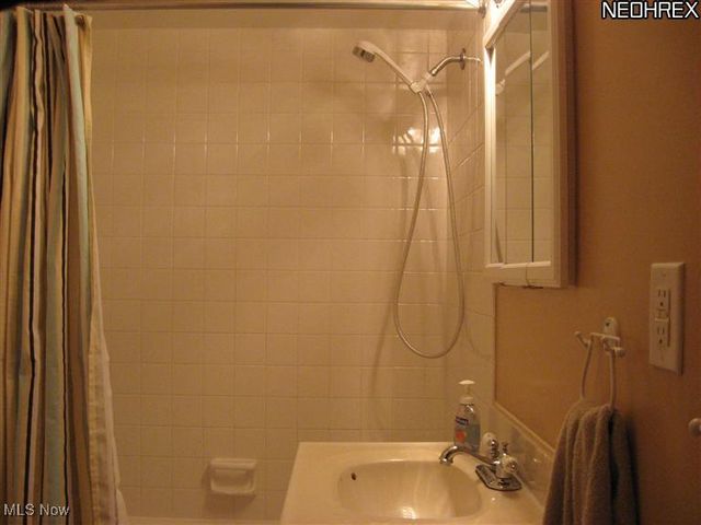 7411 Lewis Road, Olmsted Twp, OH 44138