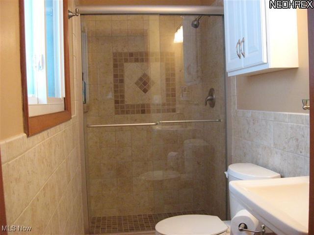 7411 Lewis Road, Olmsted Twp, OH 44138