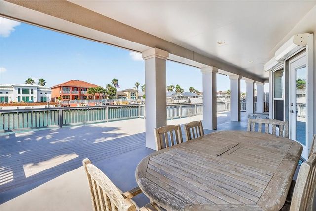 325 Mustang Blvd, Port Aransas, TX 78373