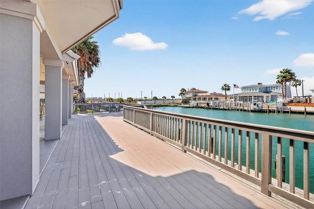 325 Mustang Blvd, Port Aransas, TX 78373