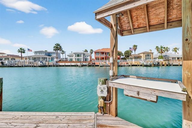 325 Mustang Blvd, Port Aransas, TX 78373