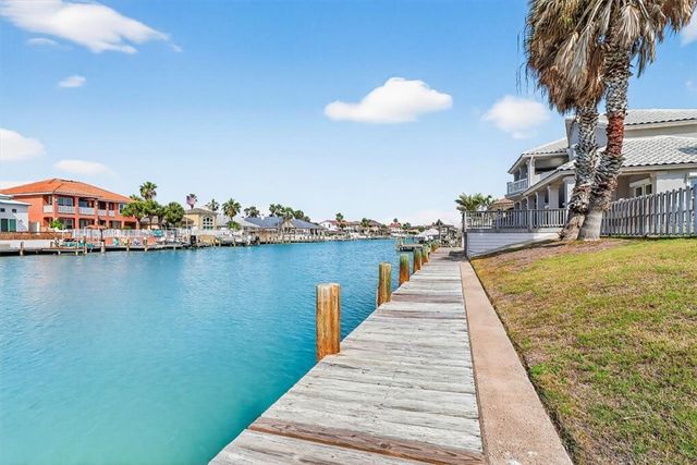 325 Mustang Blvd, Port Aransas, TX 78373