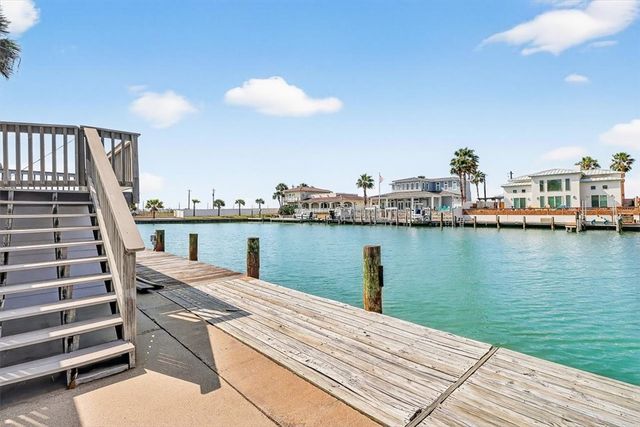 325 Mustang Blvd, Port Aransas, TX 78373