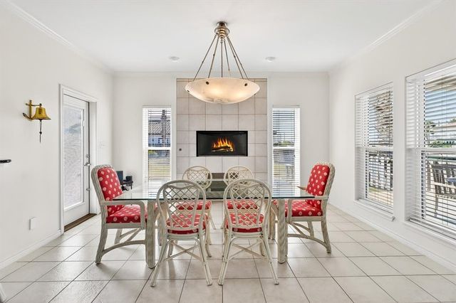 325 Mustang Blvd, Port Aransas, TX 78373