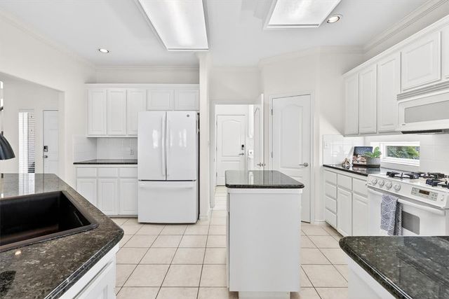 325 Mustang Blvd, Port Aransas, TX 78373