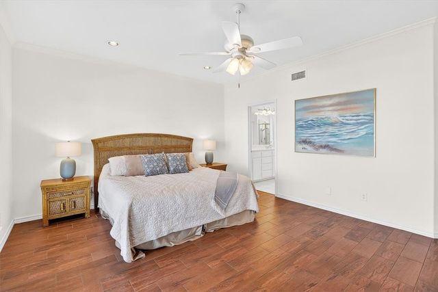 325 Mustang Blvd, Port Aransas, TX 78373