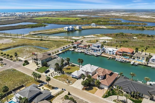 325 Mustang Blvd, Port Aransas, TX 78373