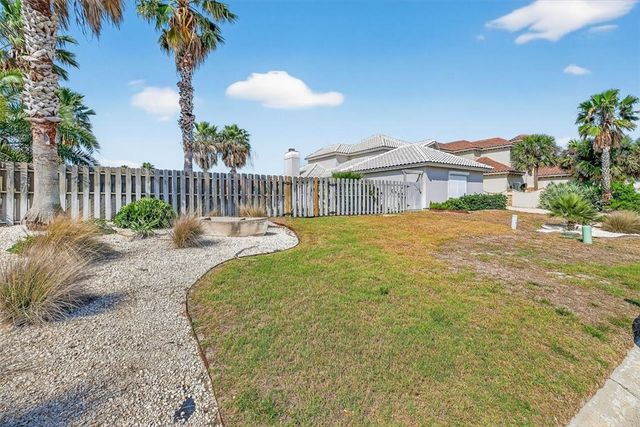 325 Mustang Blvd, Port Aransas, TX 78373