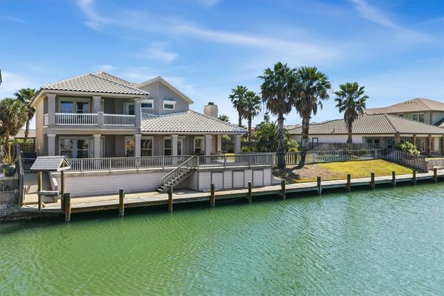 325 Mustang Blvd, Port Aransas, TX 78373