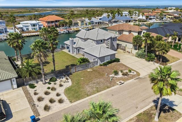 325 Mustang Blvd, Port Aransas, TX 78373
