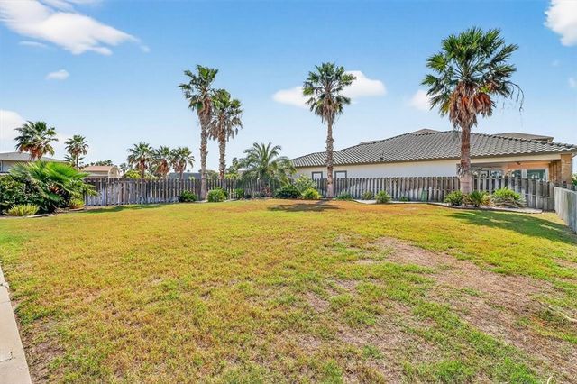 325 Mustang Blvd, Port Aransas, TX 78373