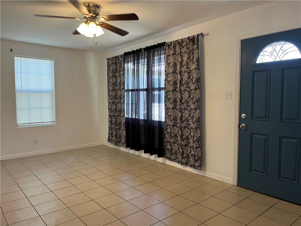 629 Lopez St, Taft, TX 78390 — photo 2