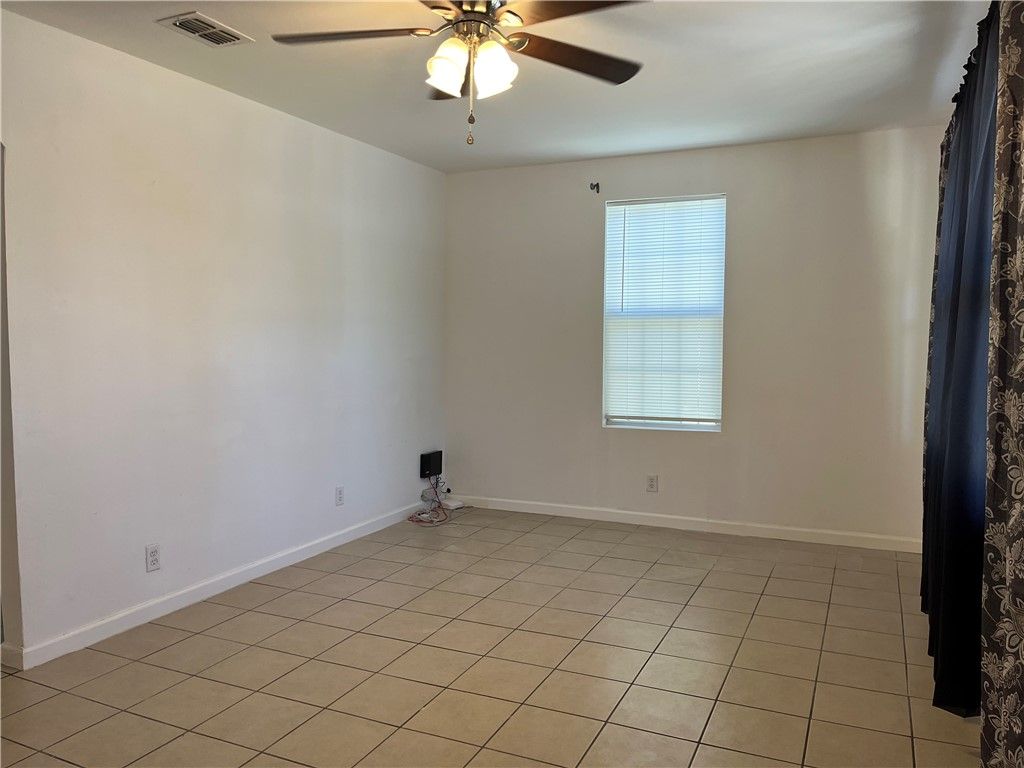 629 Lopez St, Taft, TX 78390 — photo 3