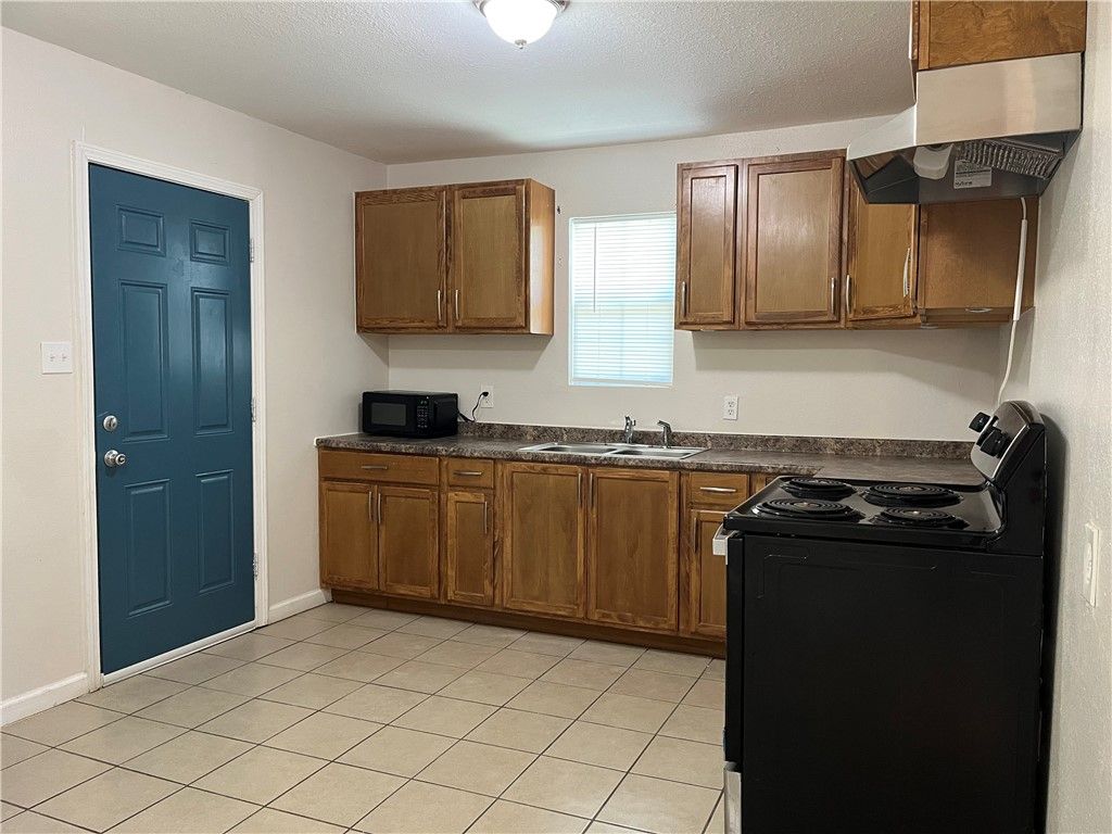 629 Lopez St, Taft, TX 78390 — photo 5