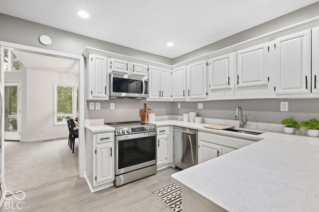 8103 Clearwater Parkway, Indianapolis, IN 46240