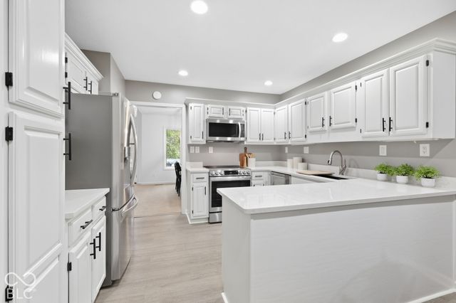 8103 Clearwater Parkway, Indianapolis, IN 46240