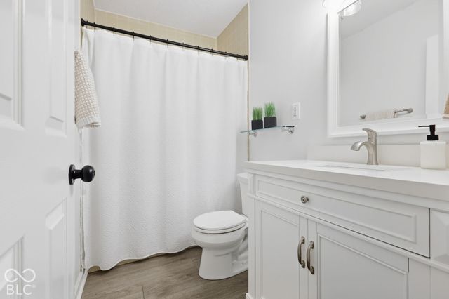 8103 Clearwater Parkway, Indianapolis, IN 46240