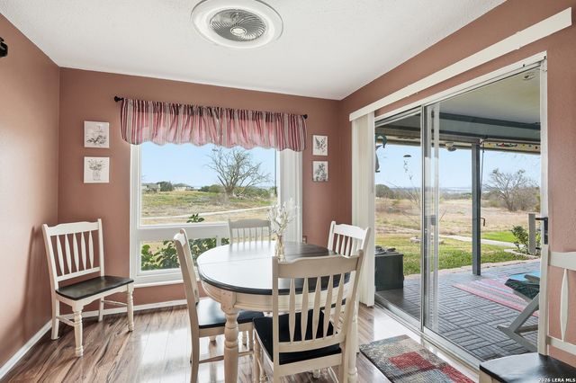 3913 Pecan Ct, Schertz, TX 78108