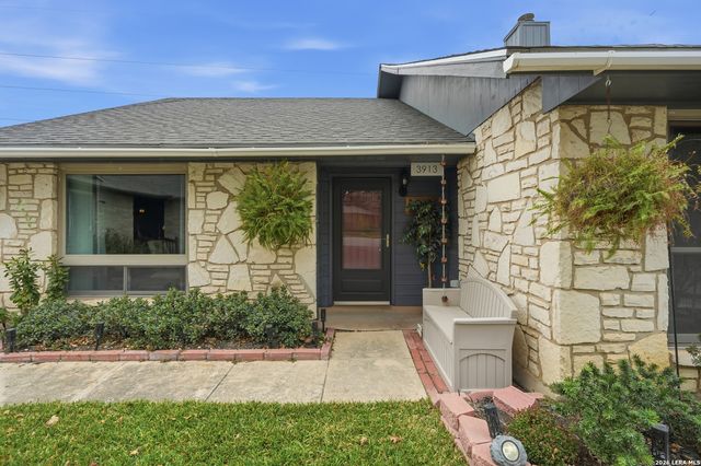 3913 Pecan Ct, Schertz, TX 78108