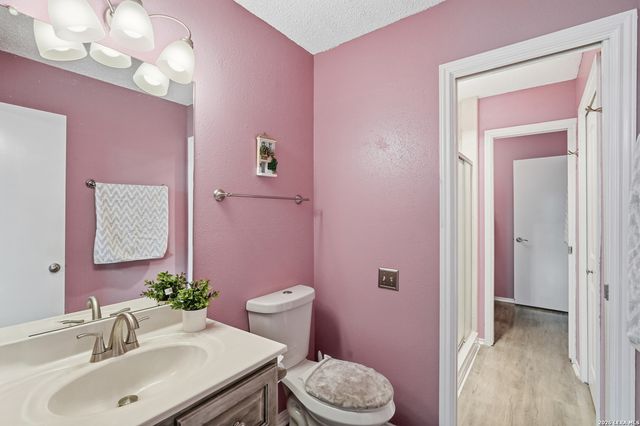 3913 Pecan Ct, Schertz, TX 78108