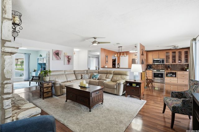 3913 Pecan Ct, Schertz, TX 78108