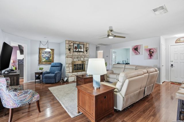 3913 Pecan Ct, Schertz, TX 78108