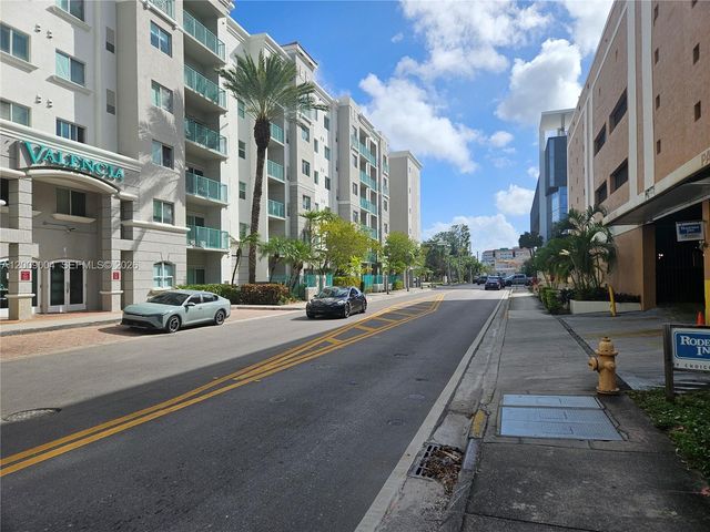 6001 SW 70th St 655, South Miami, FL 33143