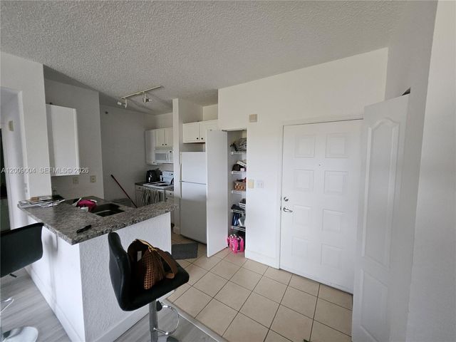 6001 SW 70th St 655, South Miami, FL 33143
