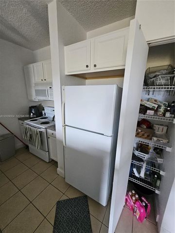 6001 SW 70th St 655, South Miami, FL 33143