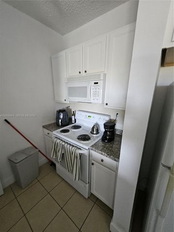 6001 SW 70th St 655, South Miami, FL 33143