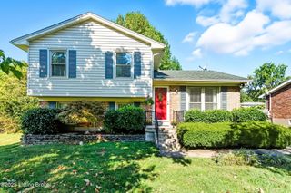 1018 Sir Lancelot Ln, Louisville, KY 40222
