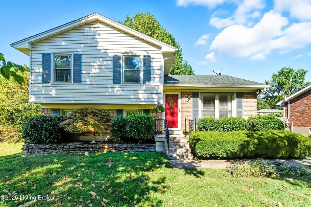 1018 Sir Lancelot Ln, Louisville, KY 40222