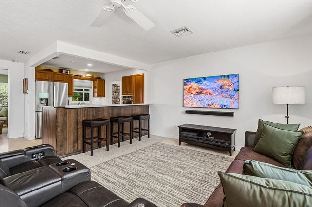 2747 JEFFERSON CIRCLE, Sarasota, FL 34239