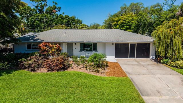 2747 JEFFERSON CIRCLE, Sarasota, FL 34239