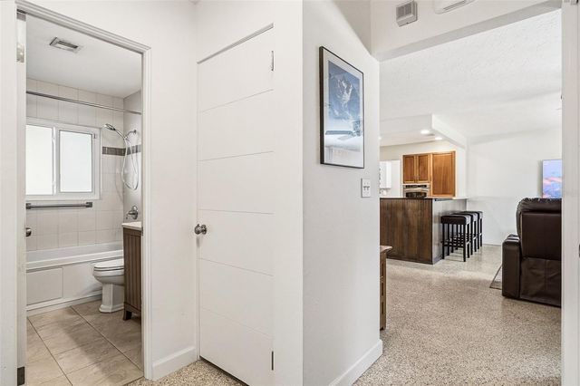 2747 JEFFERSON CIRCLE, Sarasota, FL 34239