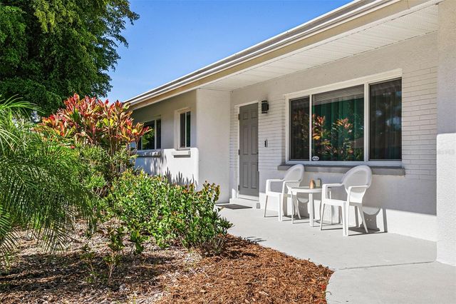 2747 JEFFERSON CIRCLE, Sarasota, FL 34239